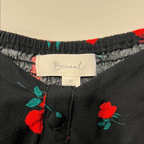 Elegant Black and Red Floral Women's Blouse - Picture 2 of 3